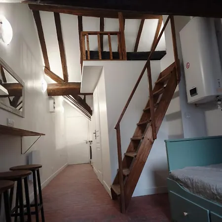 Very Beautiful Independant In An Historical District Of Parigi