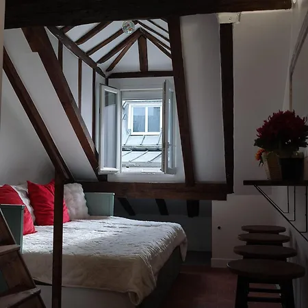 Very Beautiful Independant In An Historical District Of Alloggio in famiglia
