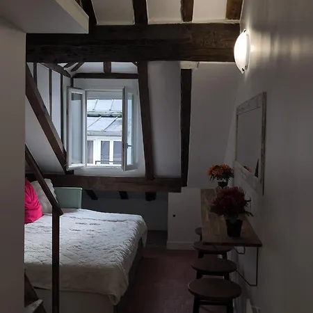 Very Beautiful Independant In An Historical District Of Alloggio in famiglia *