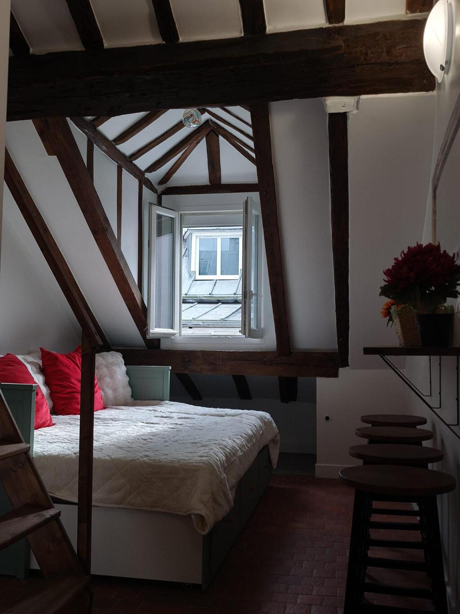Very Beautiful Independant In An Historical District Of Homestay
