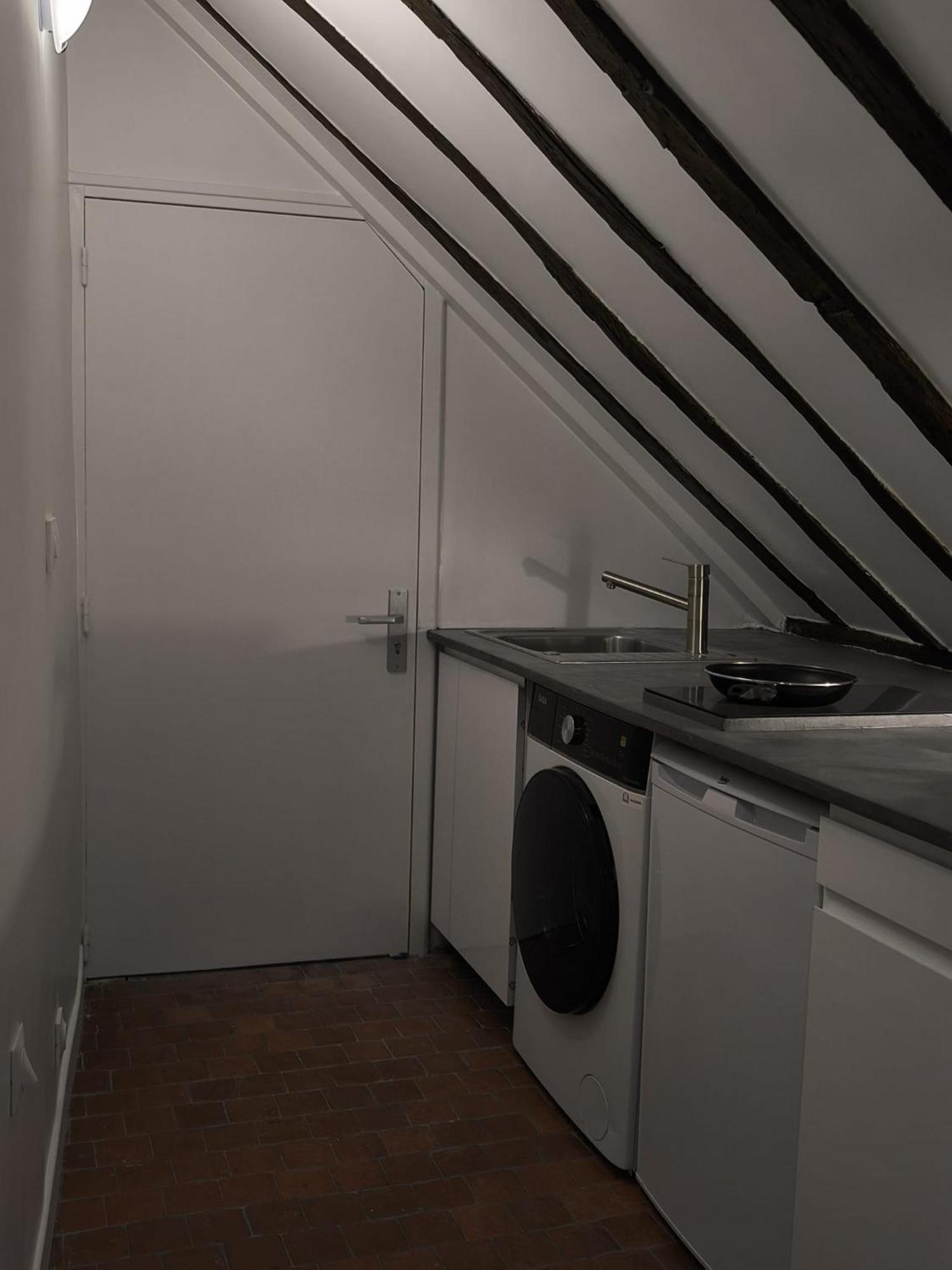 Homestay Very Beautiful Independant In An Historical District Of Paris